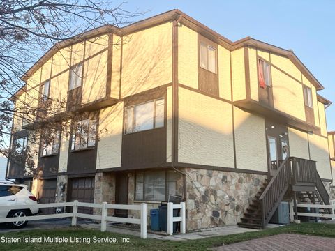 Photo of 109 Morani Street, Staten Island, NY 10314 (MLS # 1158782)