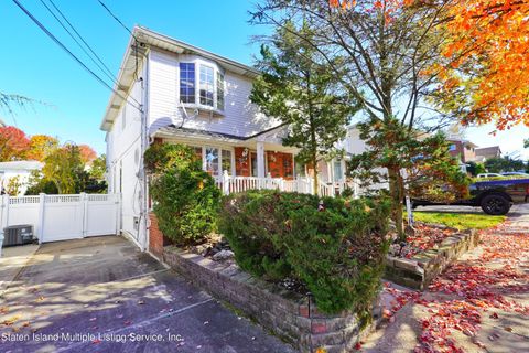 Photo of 85 Vincent Avenue, Staten Island, NY 10306 (MLS # 1165249)