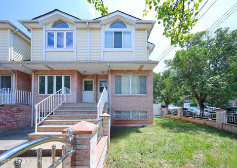 Photo of 323 Merrymount Street, Staten Island, NY 10314 (MLS # 2504283)
