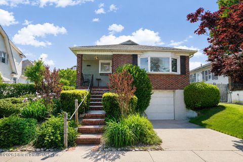 Photo of 31 Kell Avenue, Staten Island, NY 10314 (MLS # 2602813)