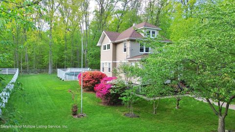 Photo of 25 Newton Street, Staten Island, NY 10312 (MLS # 1161837)