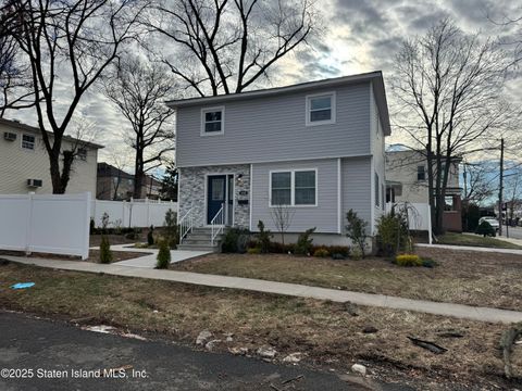 Photo of 152 Purdy Avenue, Staten Island, NY 10314 (MLS # 2507197)