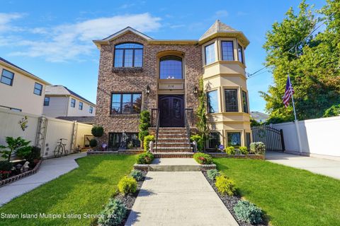 Photo of 318 Brighton Street, Staten Island, NY 10307 (MLS # 1165366)