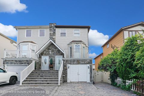 Photo of 168 Braisted Avenue, Staten Island, NY 10314 (MLS # 1163628)