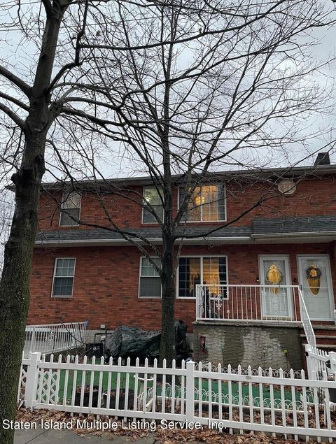 Photo of 139 Barry Street, Staten Island, NY 10309 (MLS # 1160043)