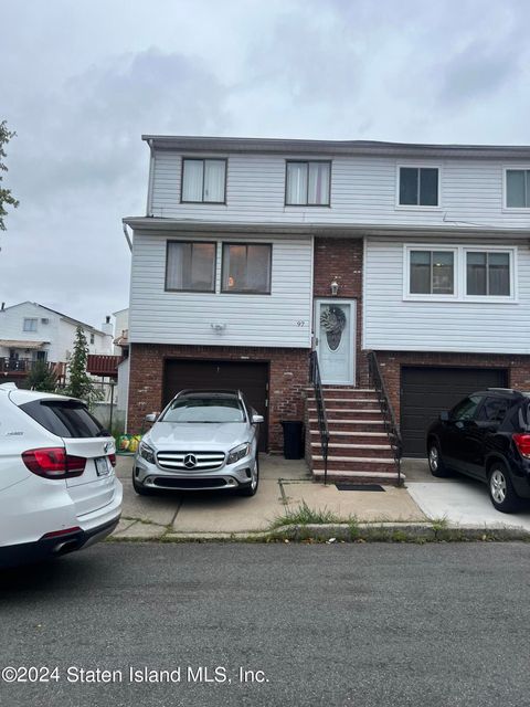 Photo of 97 Country Drive N, Staten Island, NY 10314 (MLS # 2405126)