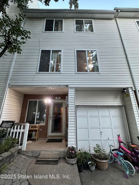 Photo of 78 Emily Lane, Staten Island, NY 10312 (MLS # 2600043)