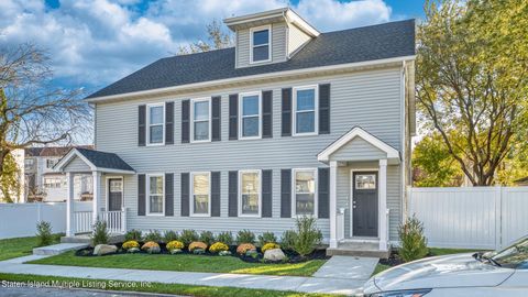 Photo of 1315 Lake Avenue, Staten Island, NY 10303 (MLS # 1165953)