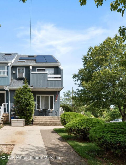 Photo of 111 Goodall Street, Staten Island, NY 10308 (MLS # 2601278)