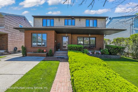 Photo of 232 Park Street, Staten Island, NY 10306 (MLS # 1162096)