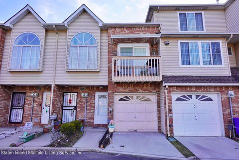 Photo of 20 Jupiter Lane, Staten Island, NY 10303 (MLS # 1160152)