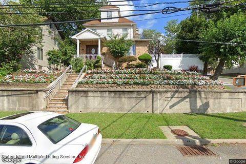 Photo of 1 Pleasant Plains Ave Ave, Staten Island, NY 10309 (MLS # 1158861)