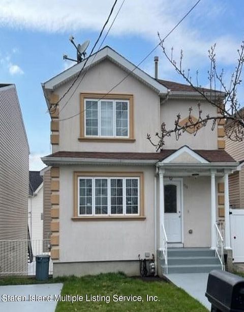 Photo of 439 Virginia Avenue, Staten Island, NY 10305 (MLS # 1160978)