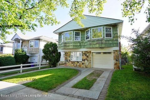 Photo of 106 Shiloh Street, Staten Island, NY 10314 (MLS # 2400686)
