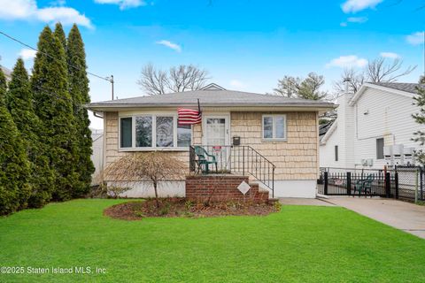 Photo of 23 Melrose Place, Staten Island, NY 10308 (MLS # 2501627)