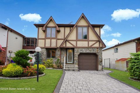 Photo of 148 Woehrle Avenue, Staten Island, NY 10312 (MLS # 2404999)