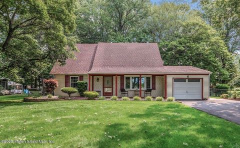 Photo of 10 Patterson Lane, Manalapan, NJ 07726 (MLS # 2504969)