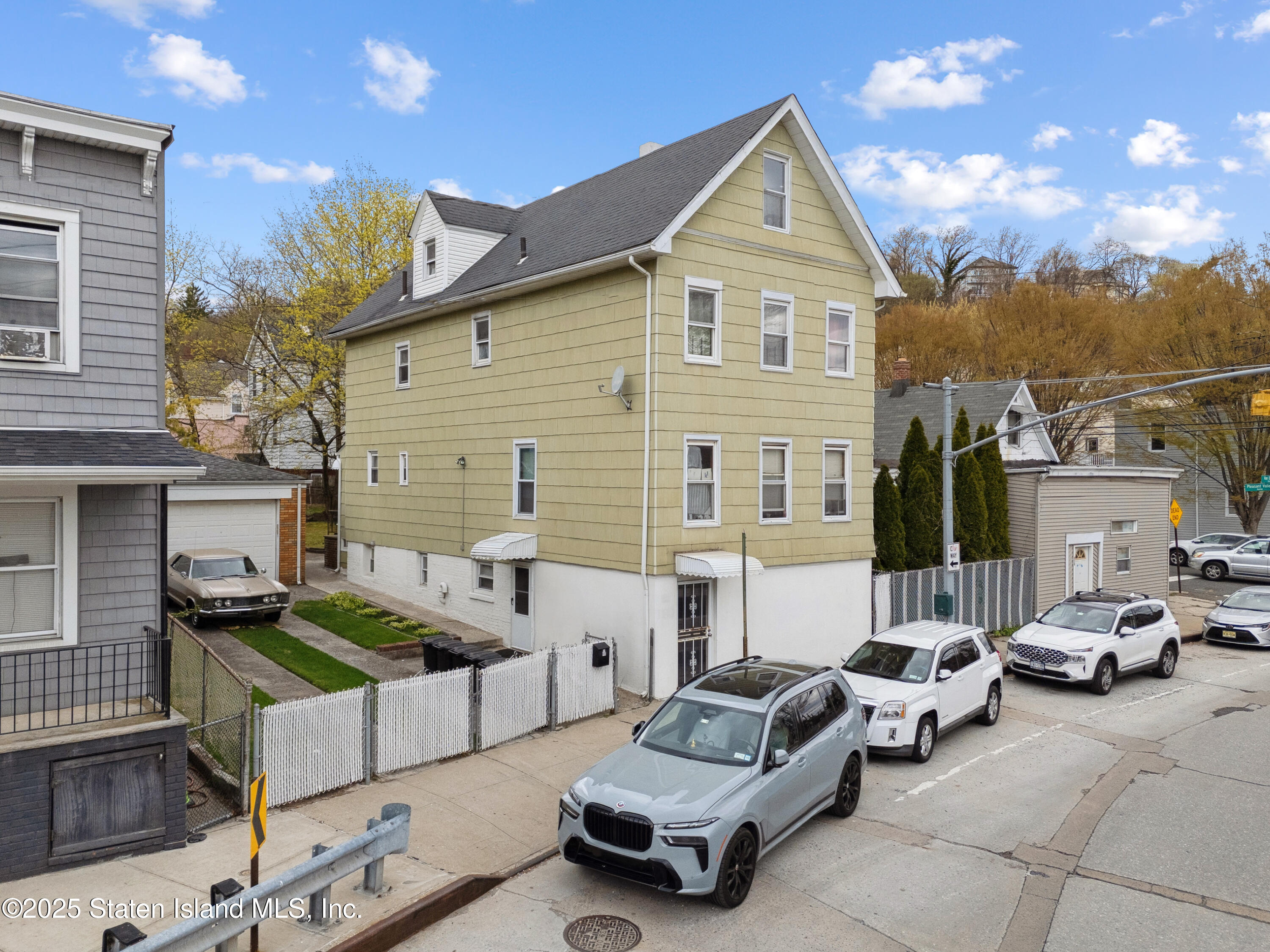 980-982 Van Duzer St Street