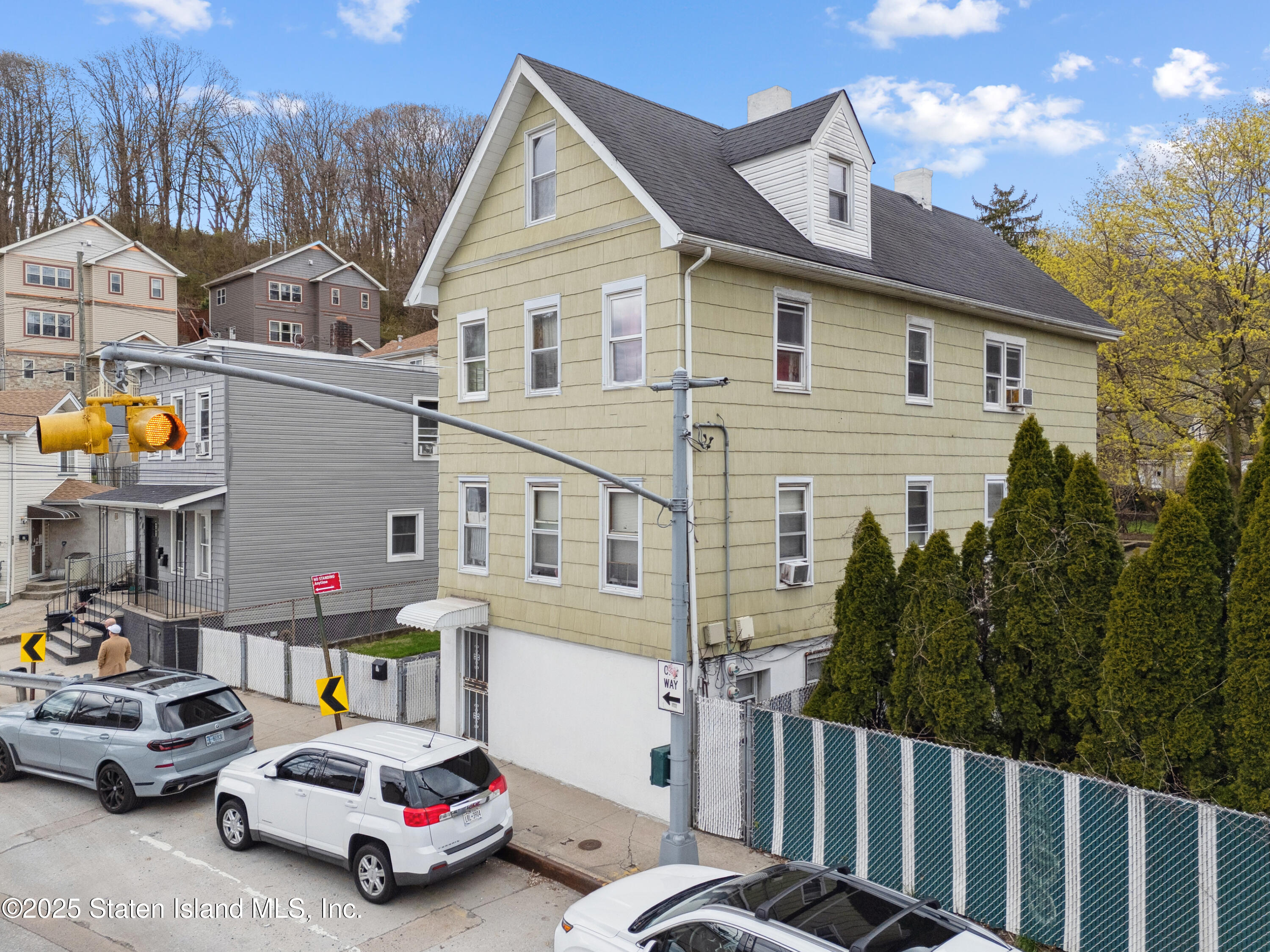 980-982 Van Duzer St Street