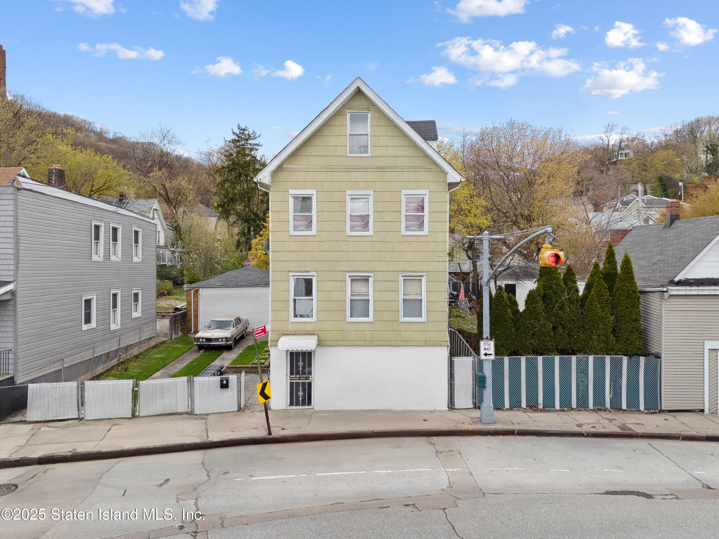 980-982 Van Duzer St Street