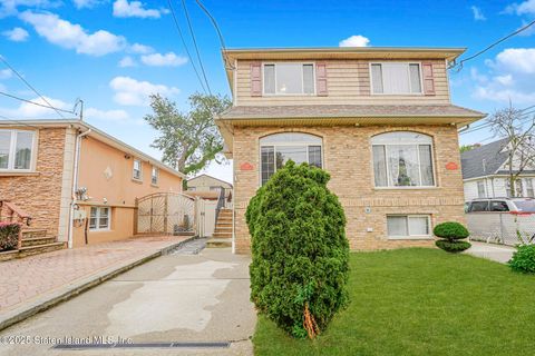 Photo of 260 Kensington Avenue, Staten Island, NY 10305 (MLS # 2503429)