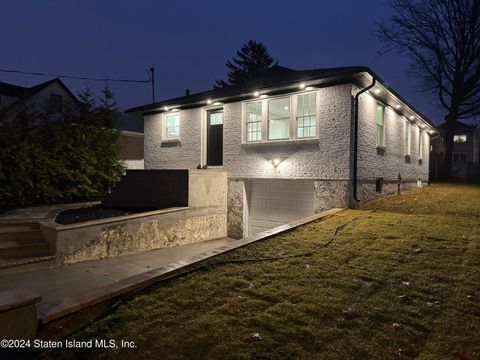 Photo of 77 City Boulevard, Staten Island, NY 10301 (MLS # 2501747)