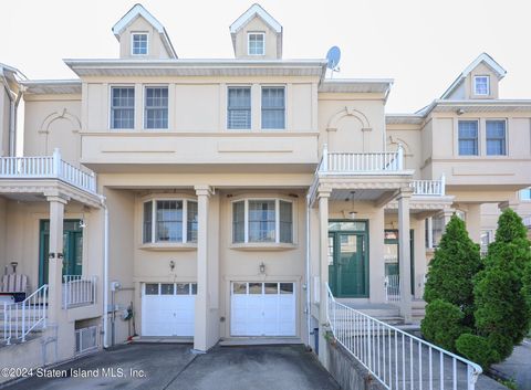 Photo of 21 Cobblers Lane, Staten Island, NY 10304 (MLS # 2404818)