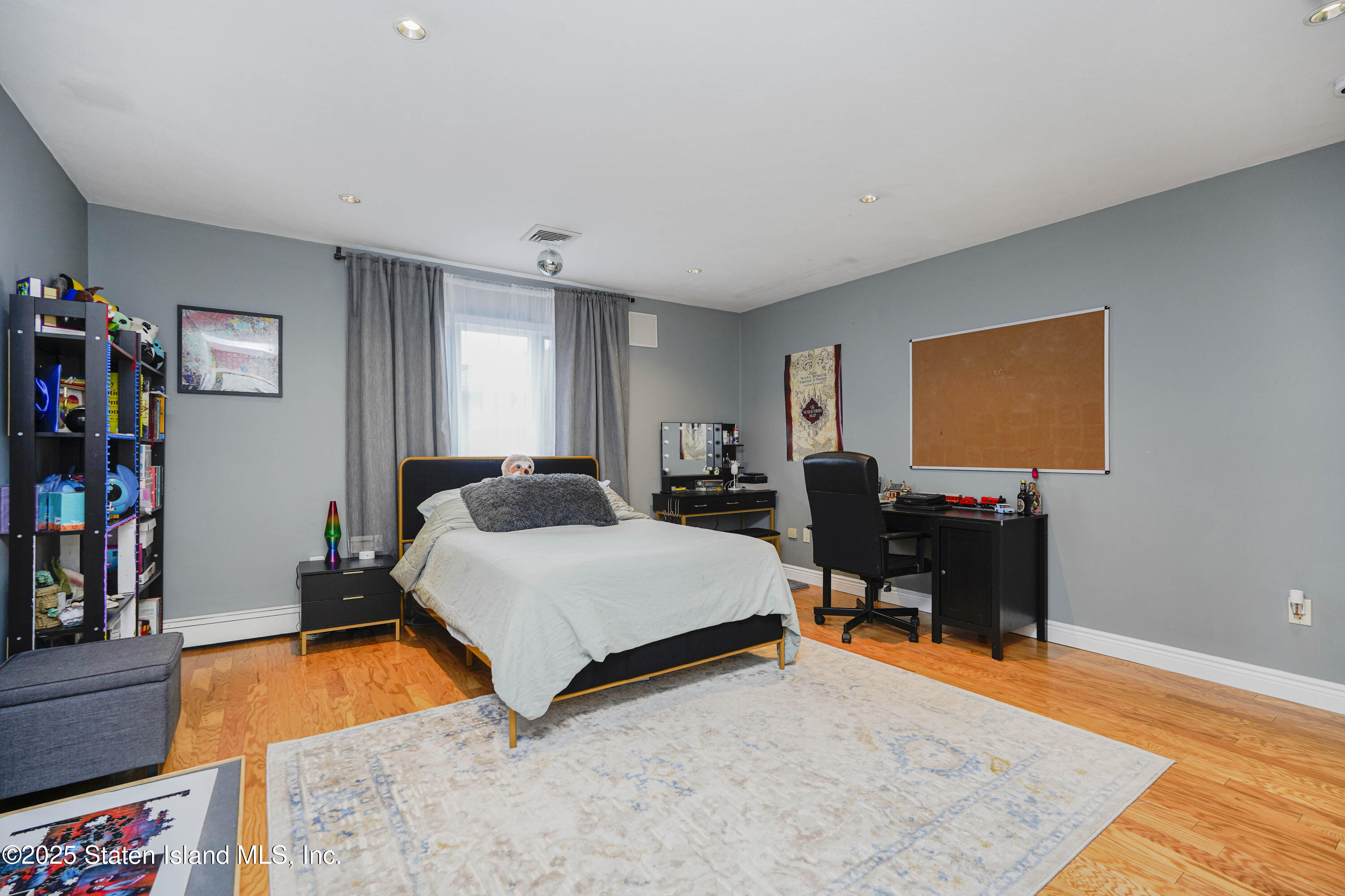 933 Edgegrove Avenue, Staten Island, New York image 40