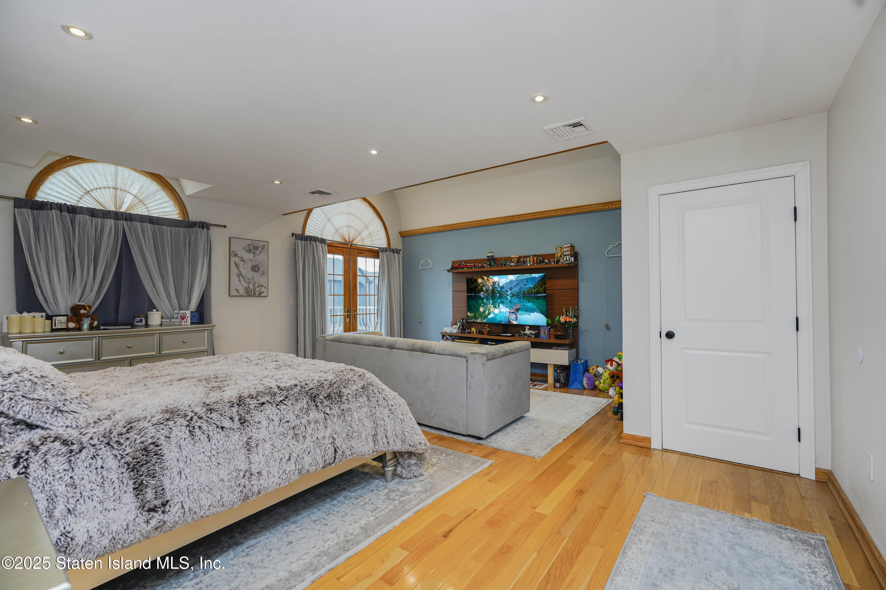 933 Edgegrove Avenue, Staten Island, New York image 42