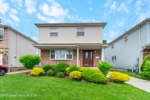 Photo of 274 Crafton Avenue, Staten Island, NY 10314 (MLS # 2503209)