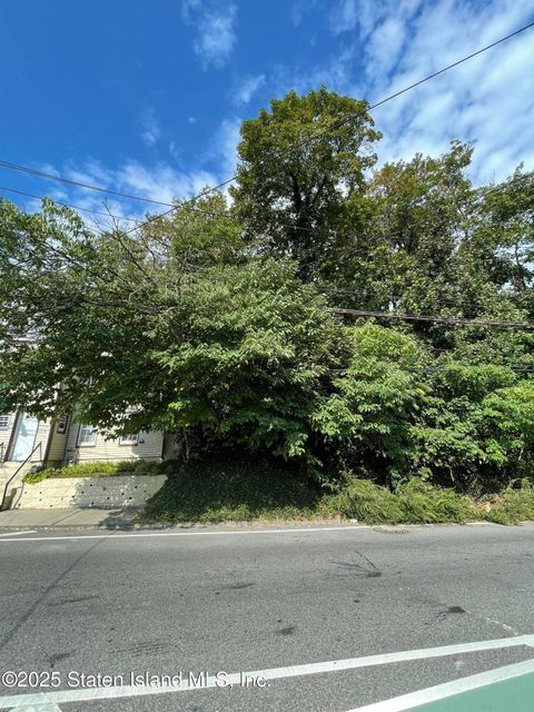 Photo of 564 Van Duzer Street, Staten Island, NY 10304 (MLS # 2505642)