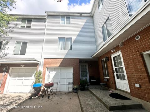 Photo of 453 Ilyssa Way, Staten Island, NY 10312 (MLS # 2505120)