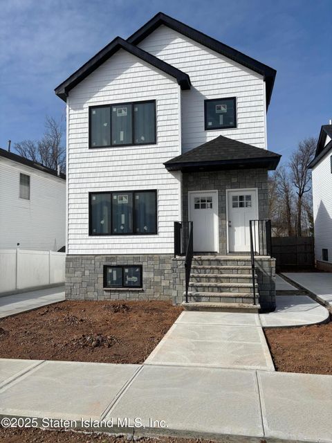 Photo of 280 Eltingville Boulevard, Staten Island, NY 10312 (MLS # 2501361)