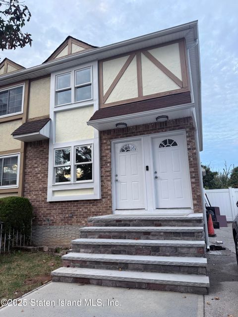 Photo of 21 Luke Ct Ct #2, Staten Island, NY 10306 (MLS # 2505730)