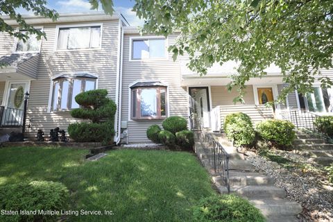 Photo of 217 Balsam Place, Staten Island, NY 10309 (MLS # 1164668)