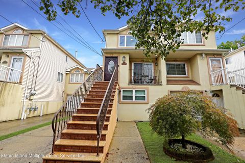 Photo of 783 Rossville Avenue, Staten Island, NY 10309 (MLS # 1164375)