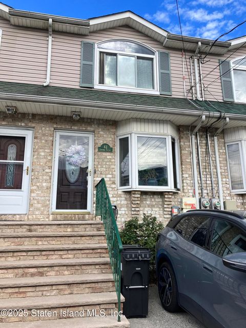 Photo of 62 Lyceum Court, Staten Island, NY 10310 (MLS # 2505988)