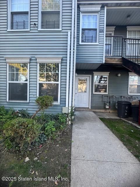 Photo of 84 Pond Way #A, Staten Island, NY 10303 (MLS # 2502745)