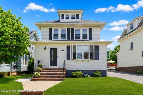 Photo of 101 Mountainview Avenue, Staten Island, NY 10314 (MLS # 2602921)