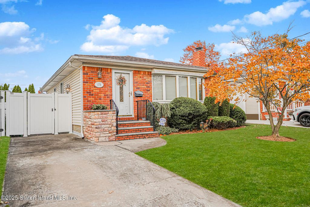 Photo of 175 Amber Street, Staten Island, NY 10306 (MLS # 2506555)