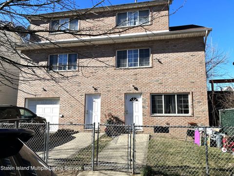 Photo of 144 Alaska Street, Staten Island, NY 10310 (MLS # 1160893)