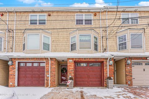 Photo of 14 Francine Lane, Staten Island, NY 10314 (MLS # 2500407)