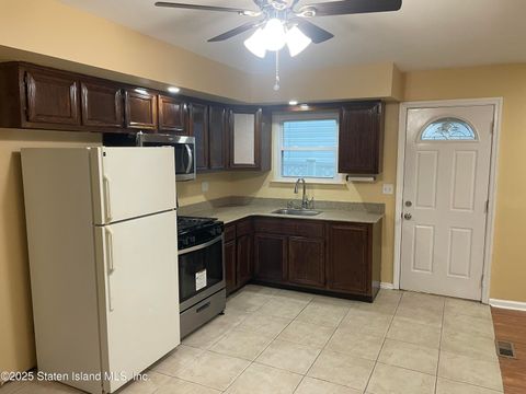 Photo of 15 Ebey Lane, Staten Island, NY 10312 (MLS # 2502504)