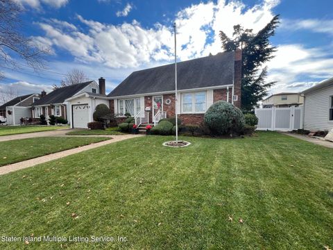 Photo of 40 Lander Avenue, Staten Island, NY 10314 (MLS # 1165778)