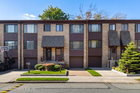 Photo of 308 Grasmere Drive, Staten Island, NY 10305 (MLS # 2405624)