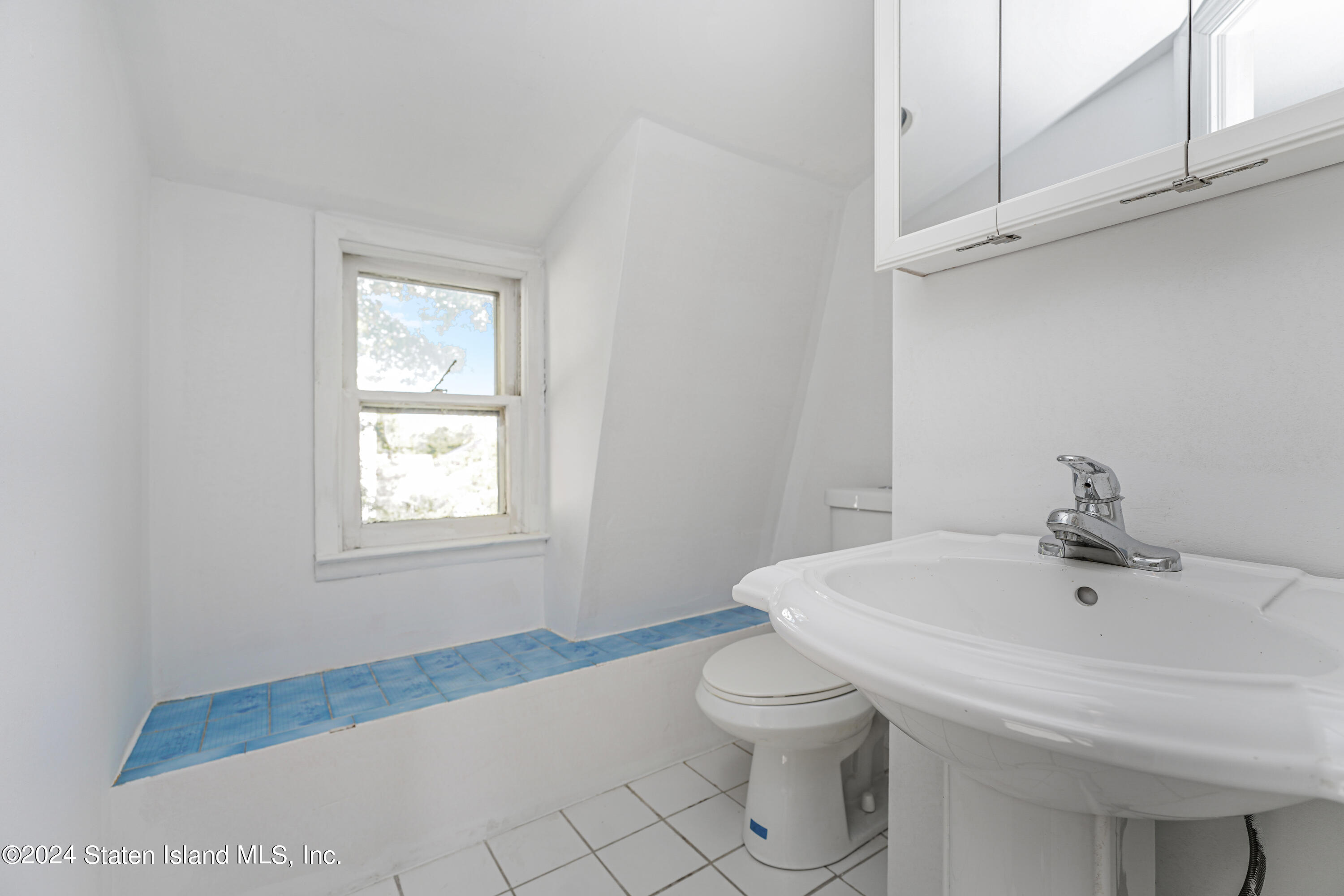 Staten Island, New York 10308, United States, 2 Bedrooms Bedrooms, ,2 BathroomsBathrooms,Residential,Pending,39291