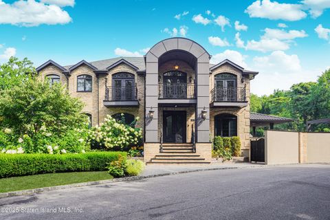 Photo of 327 Sprague Avenue, Staten Island, NY 10307 (MLS # 2504835)