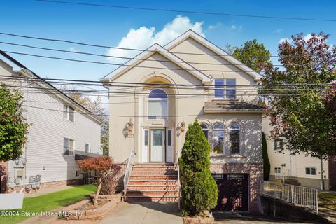 Photo of 19 Rigimar Court, Staten Island, NY 10309 (MLS # 2405836)