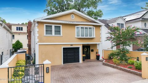 Photo of 180 Guyon Avenue, Staten Island, NY 10306 (MLS # 2404535)