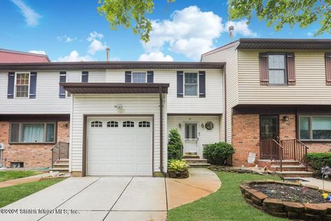 Photo of 75 Corona Court, Old Bridge, NJ 08857 (MLS # 2405566)